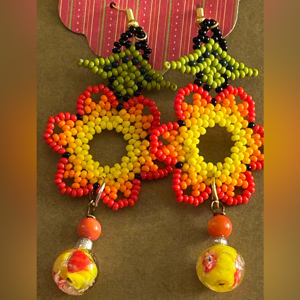 NWOT Earrings Huichol Sunflowers Mexican artistry art glass beads pierced drop - Picture 2 of 9